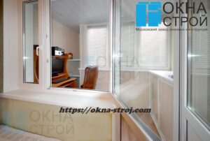 Рабочий кабинет на остекленном балконе
