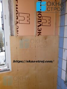 Теплое остекление балкона с отделкой стен ламинатом и утеплением