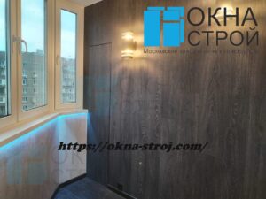 Теплое остекление в доме ПД-4 с отделкой стен ламинатом, встроенной мебелью и освещением по индивидуальному проекту