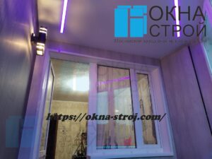 Теплое остекление балкона ПД-4 с освещением и отделкой стен ламинатом