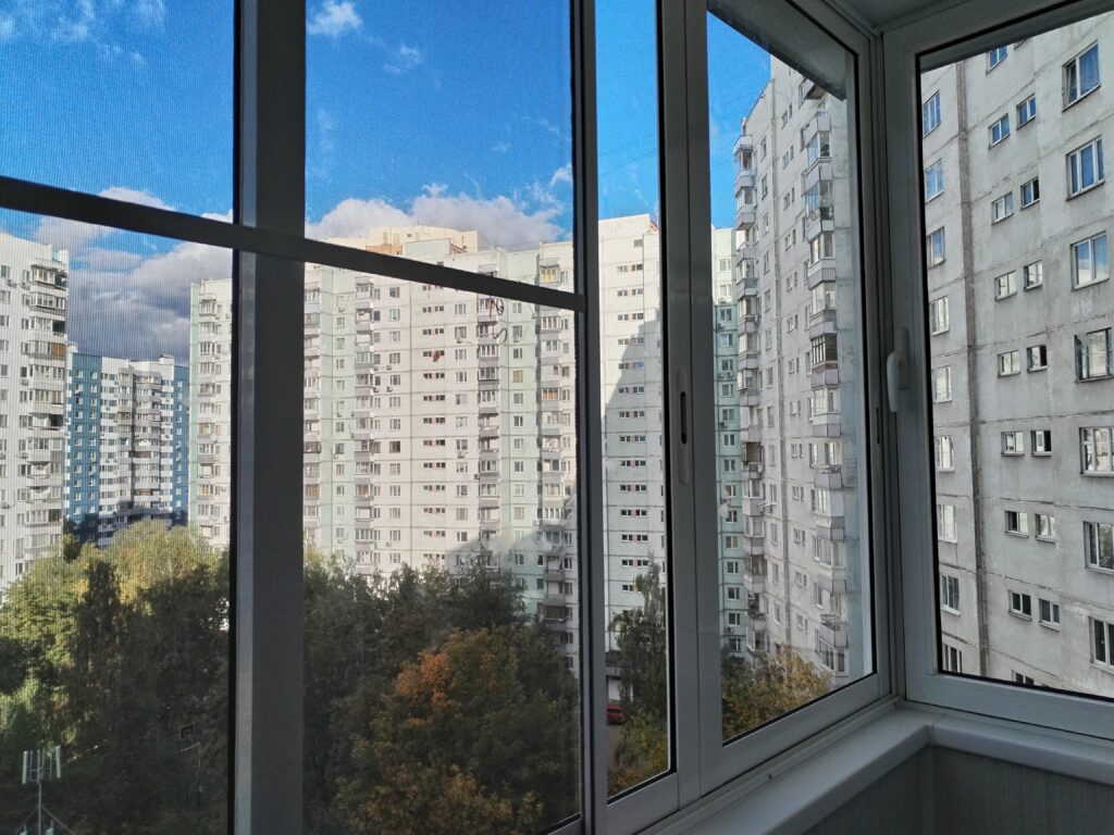 П-образный балкон под ключ. Алюминивое остекление.